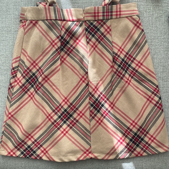 Plaid mini skirt with suspenders. Forever 21, size M - Picture 3 of 3